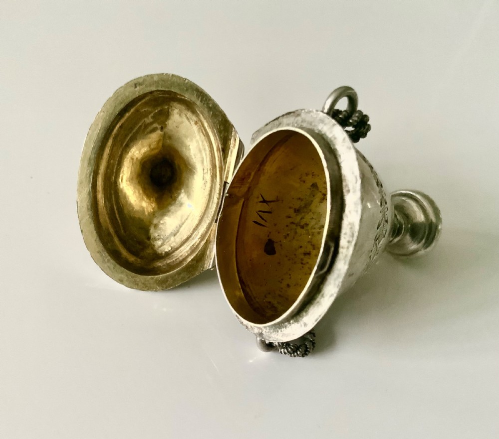 Silver urn shaped seal ring box - circa 1800 View VI