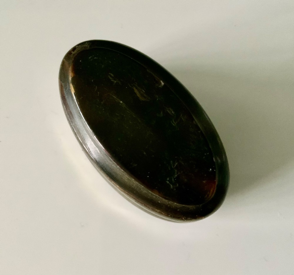 An oval antique Scottish snuff mull with a dark horn body and a fitted silver-mounted lid featuring an inset blank shield. View III