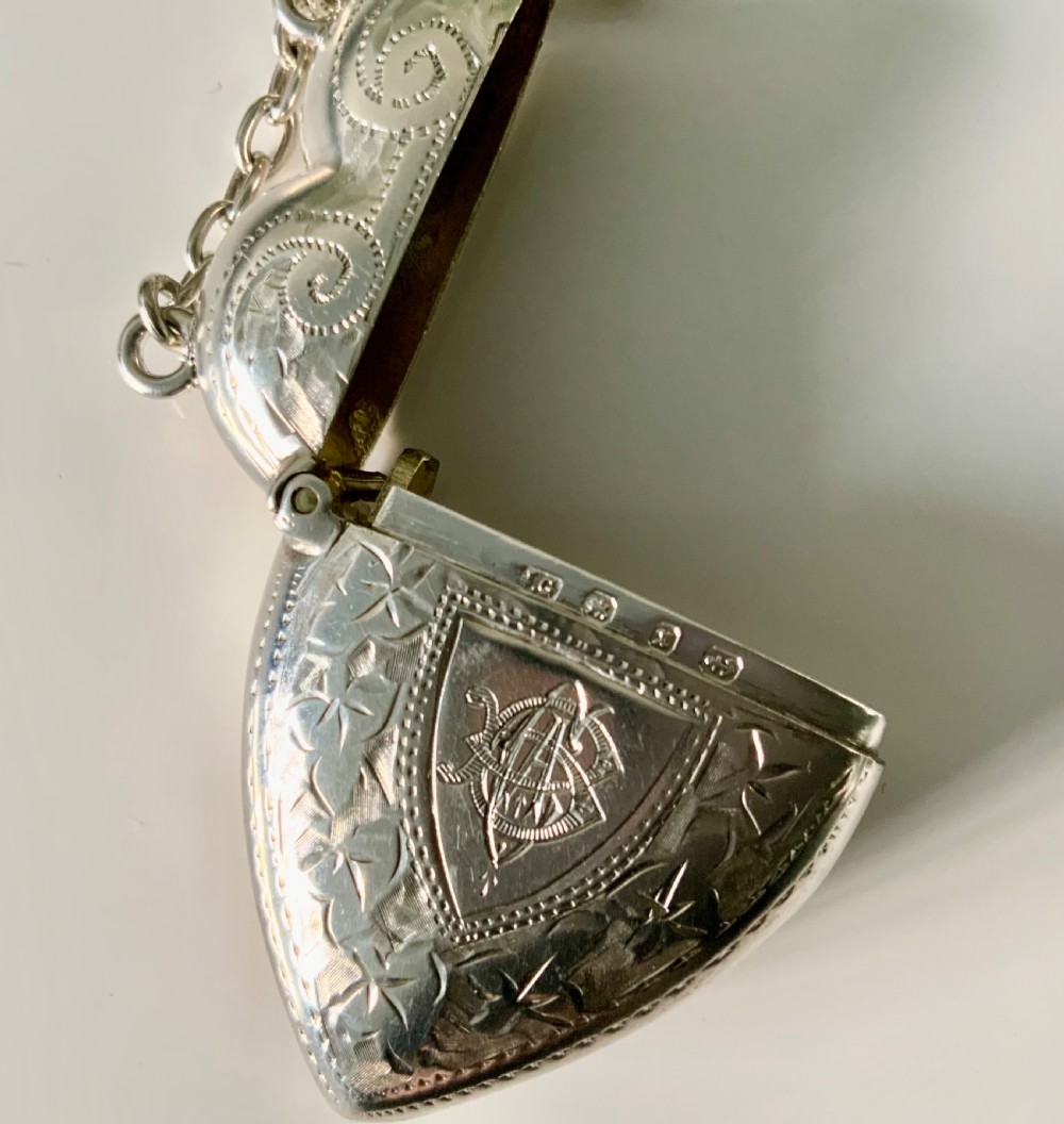 Victorian heart shaped silver vesta View IV