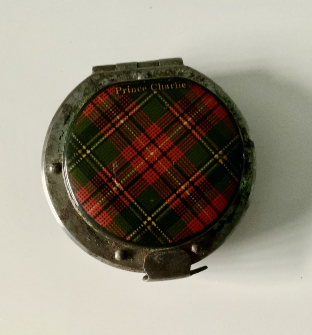 Rare tartan ware sovereign purse