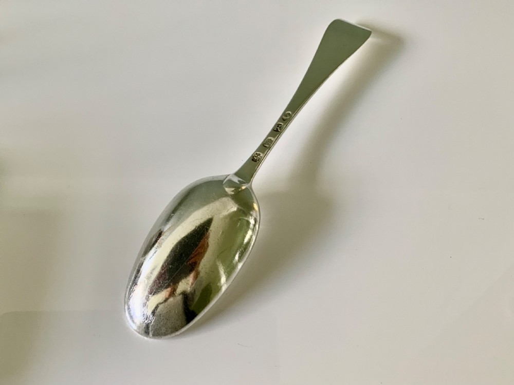 Georgian silver tablespoon - David Willaume 1725 View III