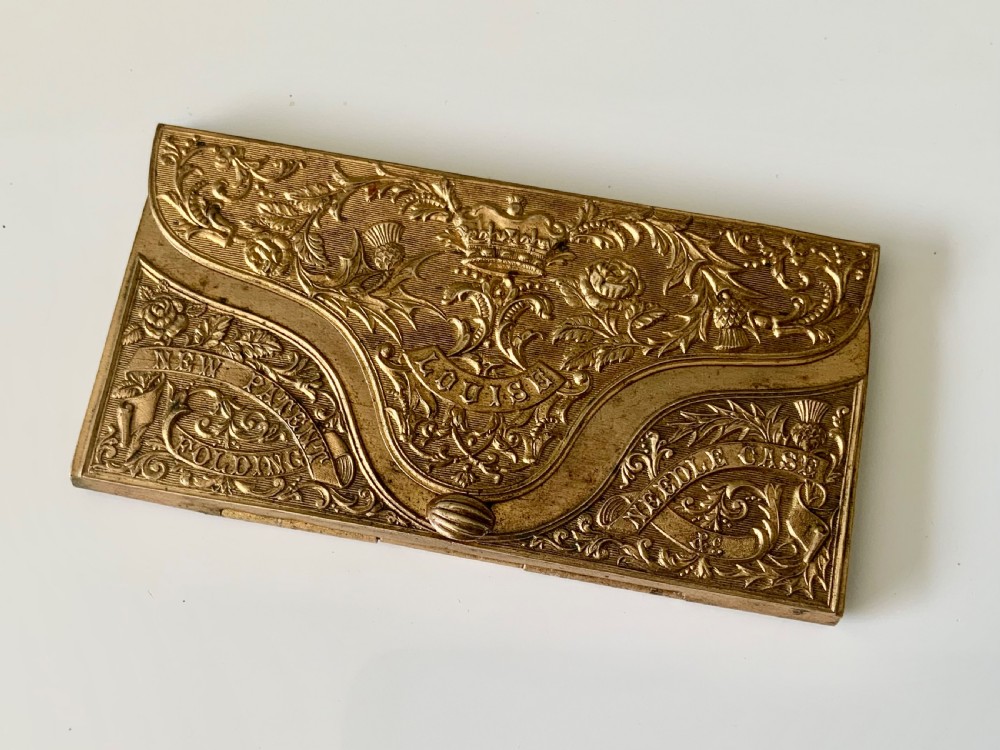 “Louise” needle case View II