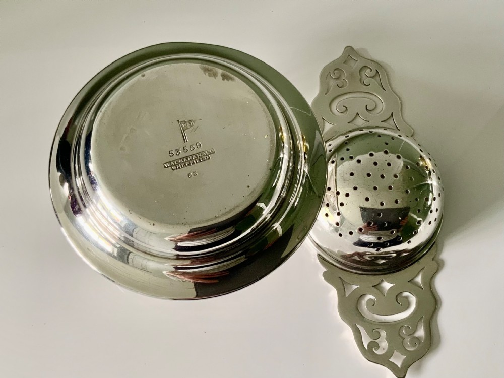 Silver tea strainer & stand Walker & Hall View III