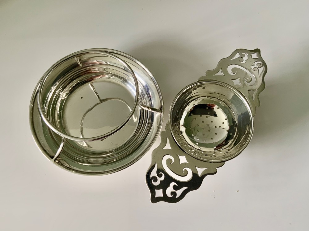 Silver tea strainer & stand Walker & Hall View IV