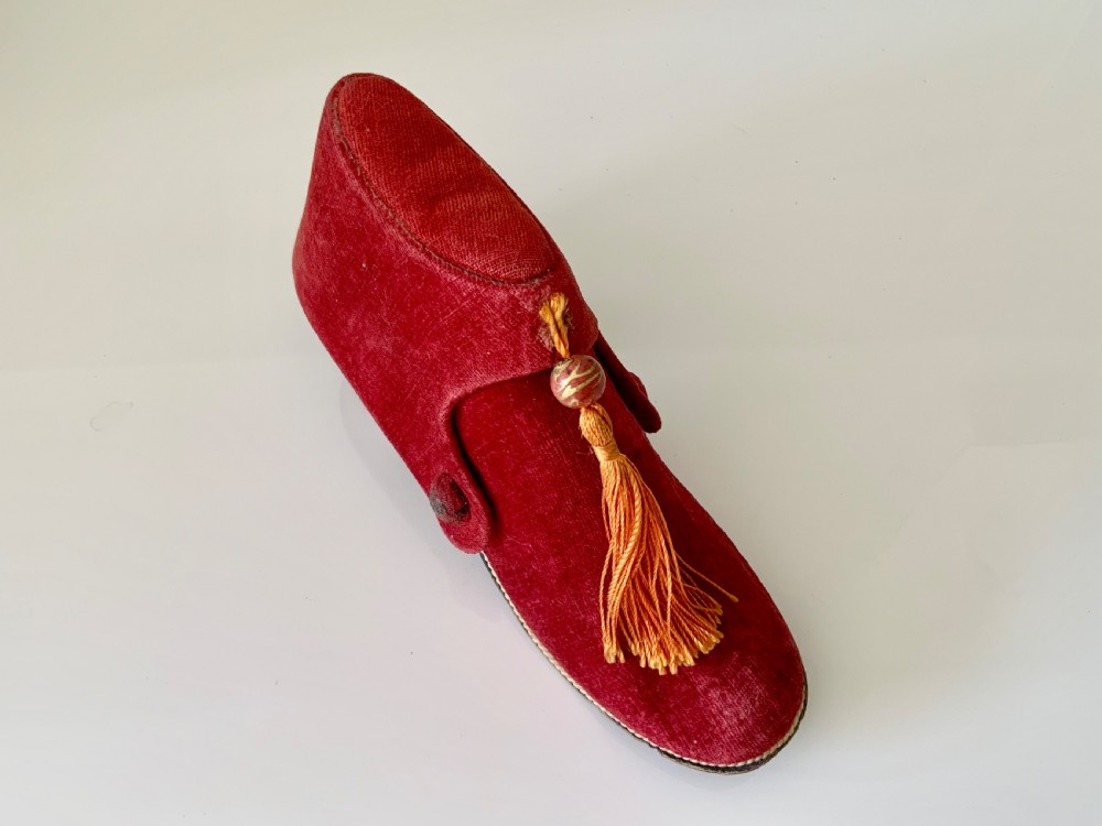 Velvet shoe sewing compendium/pincushion