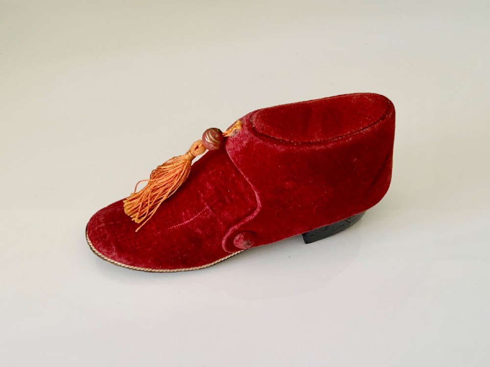Velvet shoe sewing compendium/pincushion View II