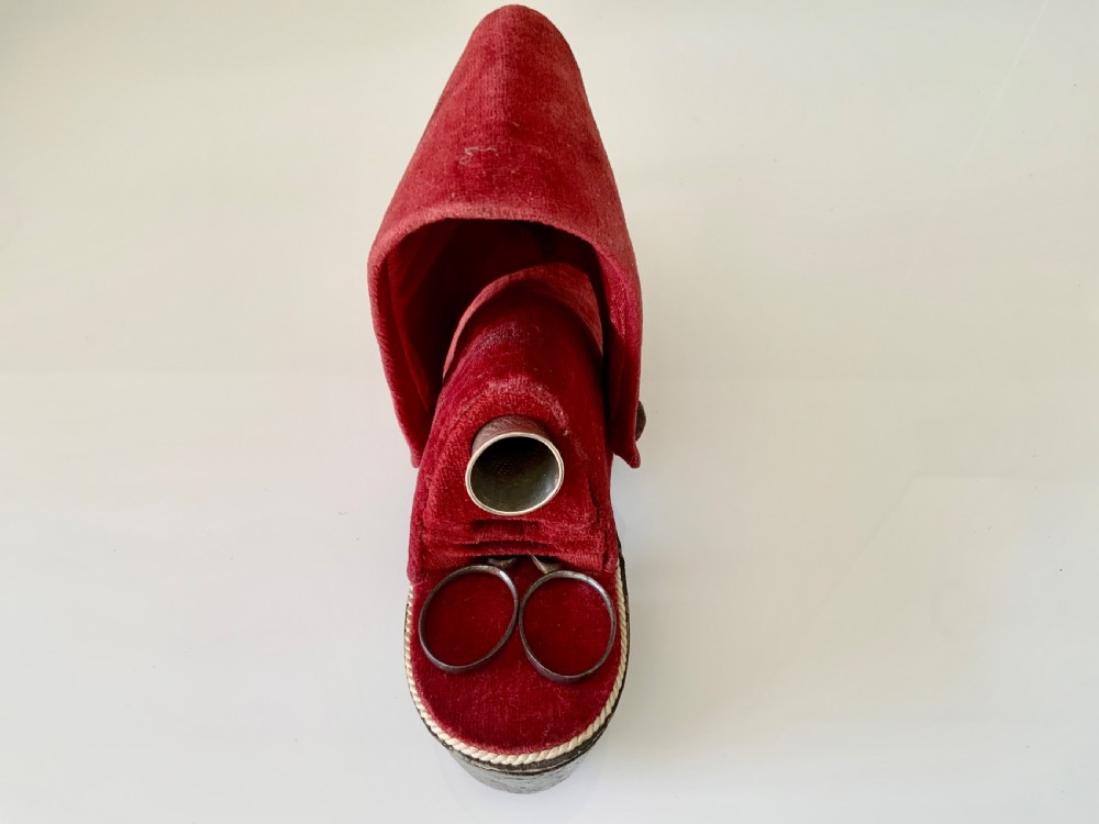 Velvet shoe sewing compendium/pincushion View V