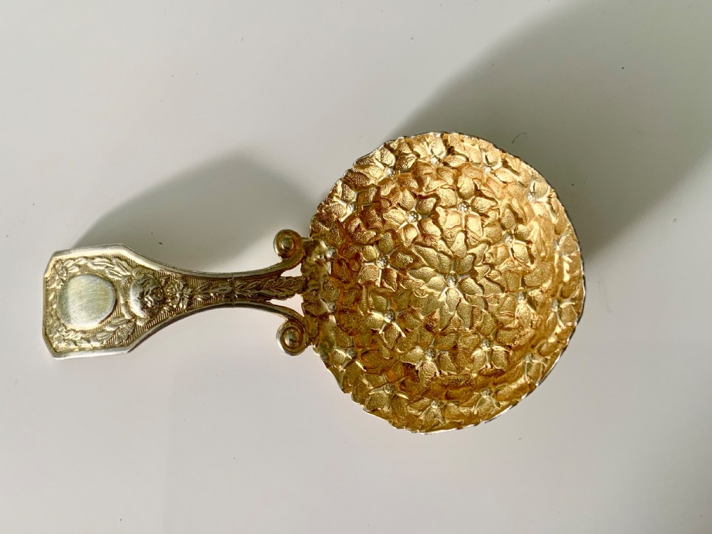Unmarked silver gilt Georgian caddy spoon