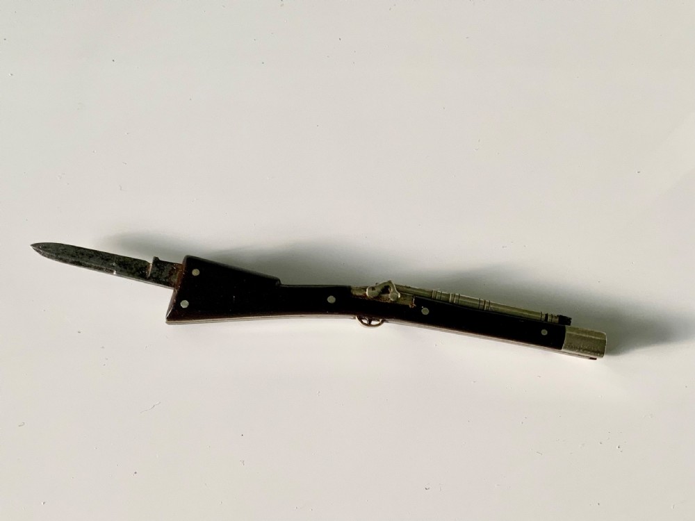 Novelty pencil and knife - Rifle shaped View III