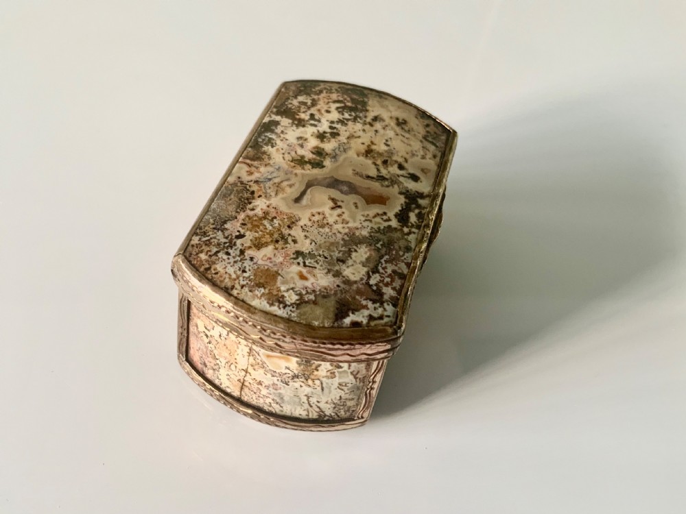 19th century French gilded metal agate snuff box View IV