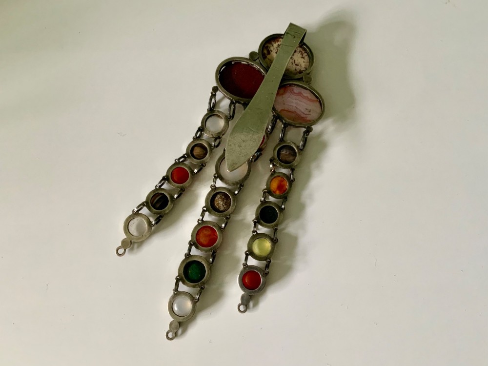 A Victorian silver chatelaine clip set with polished oval and circular multicolour agates and jaspers arranged in three articulated drops. View II