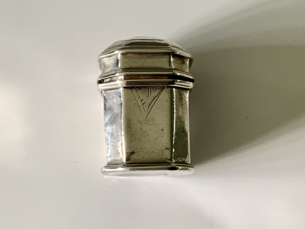 Late 17th early 18th century octagonal silver box