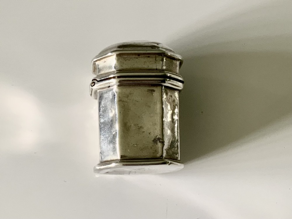 Late 17th early 18th century octagonal silver box View II