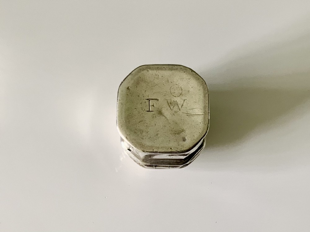 Late 17th early 18th century octagonal silver box View V