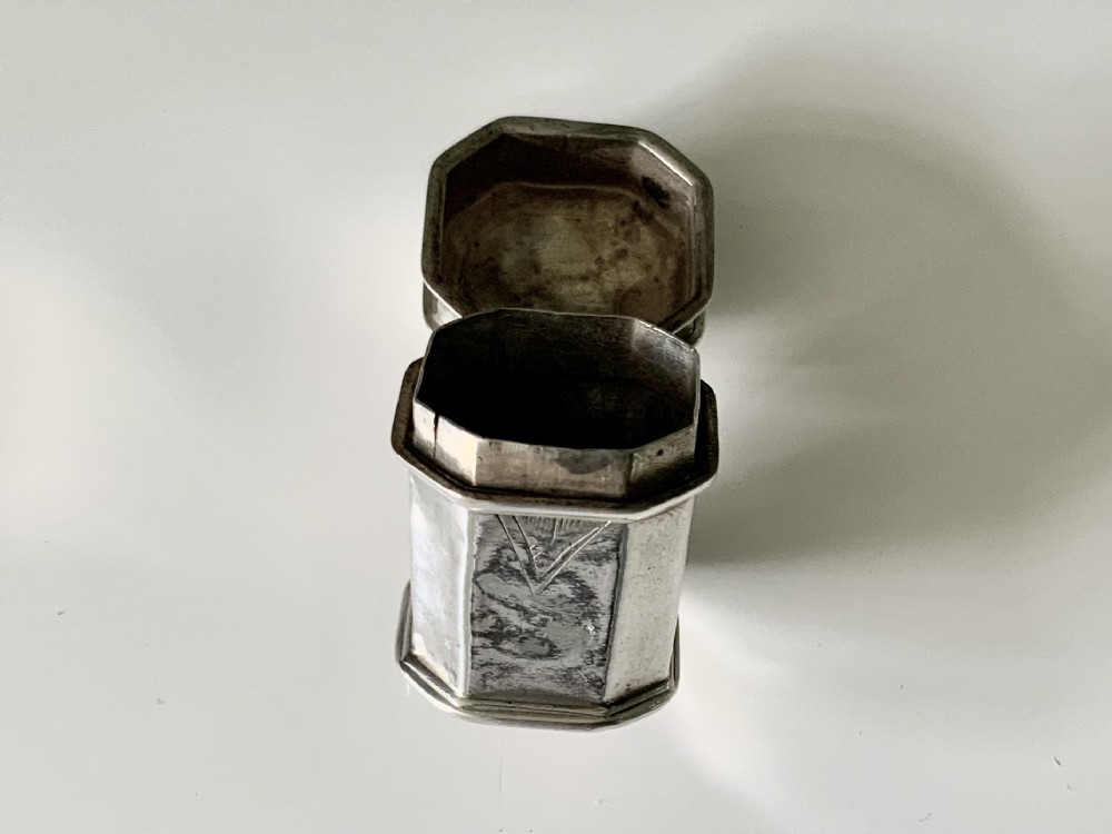 Late 17th early 18th century octagonal silver box View VII