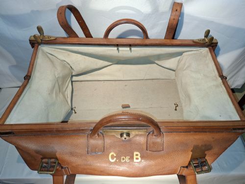 BRASS MOUNTED LEATHER GLADSTONE DOCTORS BAG - ADDITIONAL PHOTO 9