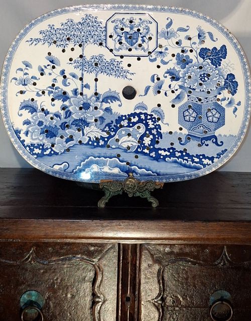 HUGE MINTON BLUE AND WHITE MEAT PLATTER AND DRAINER LONDON GOLDSMITHS COAT OF ARMS C 1820 - ADDITIONAL PHOTO 1