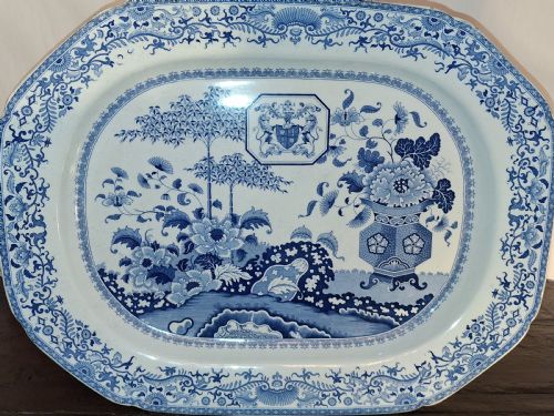 HUGE MINTON BLUE AND WHITE MEAT PLATTER AND DRAINER LONDON GOLDSMITHS COAT OF ARMS C 1820 - ADDITIONAL PHOTO 3