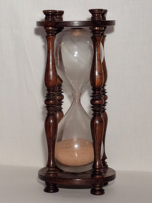 MEDIUM SIZED ANTIQUE SANDTIMER HOURGLASS IN MAHOGONY CIRCA 1800 - ADDITIONAL PHOTO 1