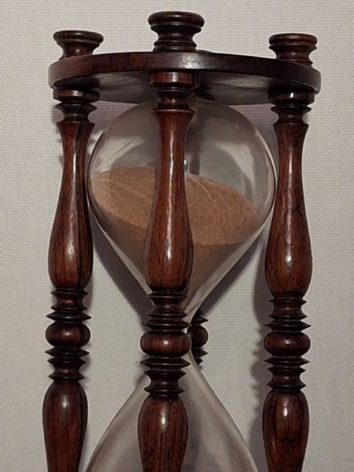 MEDIUM SIZED ANTIQUE SANDTIMER HOURGLASS IN MAHOGONY CIRCA 1800 - ADDITIONAL PHOTO 4