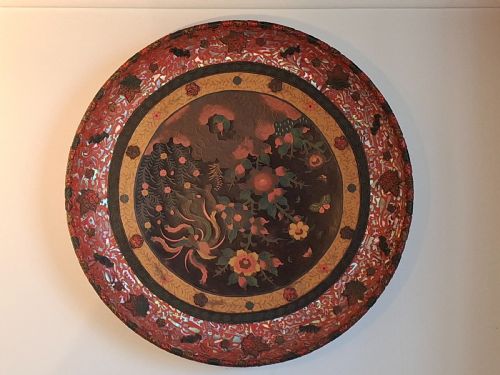 MASTERPIECE HUGE JAPANESE PORCELAIN CHARGER IN TOTAI WITH CINNABAR LACQUER HOO BIRD PHOENIX 51 CM CIRCA 1880 - ADDITIONAL PHOTO 5