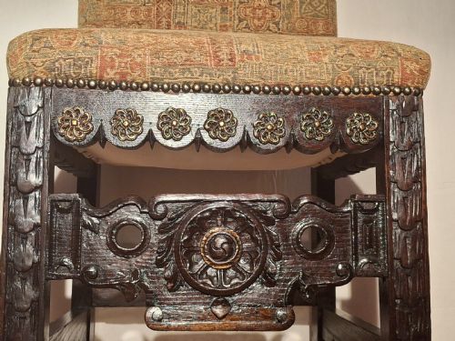 RARE LARGE GOTHIC CARVED CHAIR CIRCA 1800 - ADDITIONAL PHOTO 7
