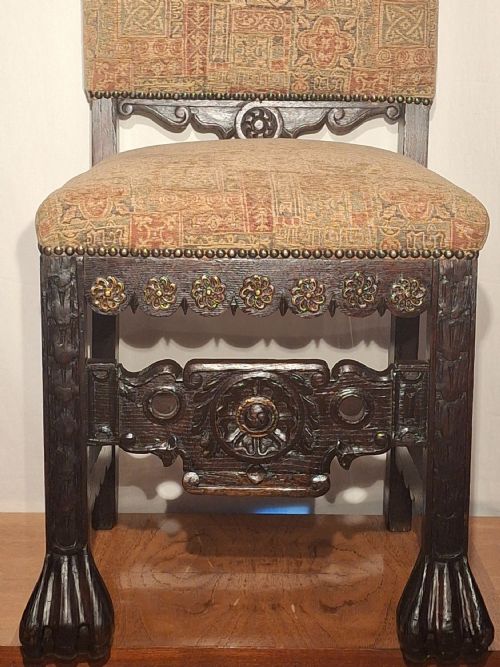 RARE LARGE GOTHIC CARVED CHAIR CIRCA 1800 - ADDITIONAL PHOTO 2