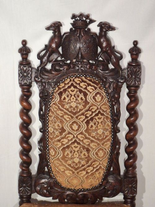 CARVED OAK CHAIR WITH SCOTTISH FAMILY COAT OF ARMS WITH GREYHOUNDS CIRCA 1890 - ADDITIONAL PHOTO 3