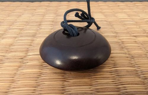 JAPANESE EDO WOOD CHAMPLEVE CLOISONNE ENAMEL KAGAMIBUTA NETSUKE MANJU CIRCA 1850 - ADDITIONAL PHOTO 9
