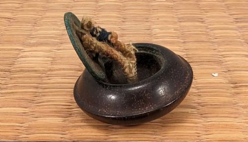 JAPANESE EDO WOOD AND CHAMPLEVE CLOISONNE ENAMEL NETSUKE MANJU KAGAMIBUTA CADUCEUS C 1850 - ADDITIONAL PHOTO 4