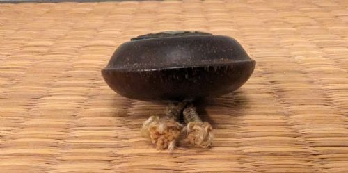 JAPANESE EDO WOOD AND CHAMPLEVE CLOISONNE ENAMEL NETSUKE MANJU KAGAMIBUTA CADUCEUS C 1850 - ADDITIONAL PHOTO 13