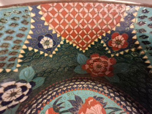 LARGE RARE JAPANESE CLOISONNE ENAMEL BOWL WITH SMALL BIRD DECORATION CIRCA 1890 - ADDITIONAL PHOTO 7