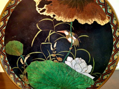 FINE PAIR JAPANESE MEIJI CLOISONNE PLATES CHARGERS CIRCA 1900 - ADDITIONAL PHOTO 1