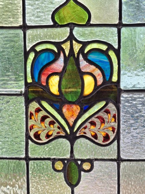 PAIR OF EDWARDIAN STAINED GLASS WINDOWS CIRCA 1910 - ADDITIONAL PHOTO 5