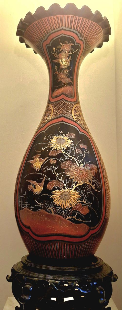 JAPANESE PORCELAIN FLARED VASE WITH LACQUER OVER BLACK PAINT 47CM CIRCA 1880 - ADDITIONAL PHOTO 1