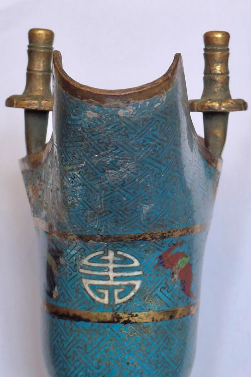 RARE CHINESE CLOISONNE ENAMEL ARCHIASTIC WINE VESSEL JUE CUP CIRCA 1860 - ADDITIONAL PHOTO 5