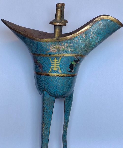 RARE CHINESE CLOISONNE ENAMEL ARCHIASTIC WINE VESSEL JUE CUP CIRCA 1860 - ADDITIONAL PHOTO 1