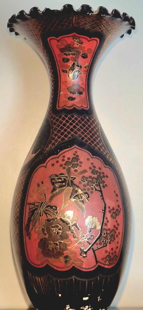 LARGE JAPANESE PORCELAIN FLARED VASE LACQUER OVER BLACK PAINT WITH KOI 60CM CIRCA 1880 - ADDITIONAL PHOTO 4