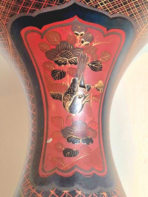 LARGE JAPANESE PORCELAIN FLARED VASE LACQUER OVER BLACK PAINT WITH KOI 60CM CIRCA 1880 - ADDITIONAL PHOTO 6