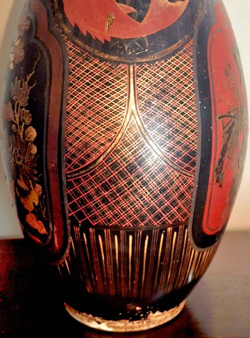 LARGE JAPANESE PORCELAIN FLARED VASE LACQUER OVER BLACK PAINT WITH KOI 60CM CIRCA 1880 - ADDITIONAL PHOTO 9