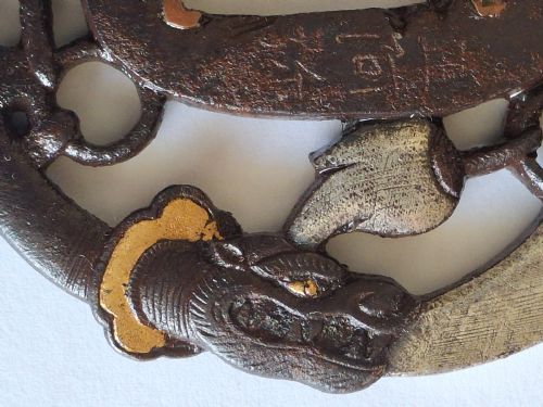 RARE JAPANESE IRON TSUBA GUARD POLEARM OF GUAN YU DRAGON SIGNED EDO PERIOD CIRCA 1750 - ADDITIONAL PHOTO 10