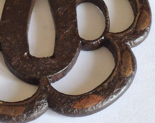 JAPANESE IRON TSUBA GUARD COPPER INLAY EDO PERIOD CIRCA 1750 - ADDITIONAL PHOTO 3