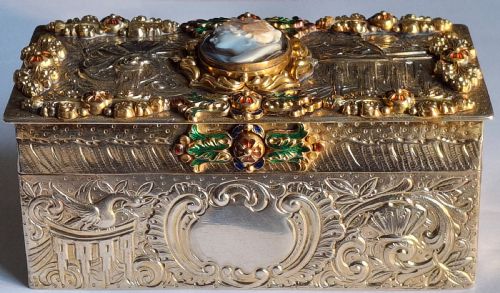 VERY FINE SILVER RENAISSANCE REVIVAL TABLE BOX WITH CAMEO GOLD AND ENAMEL APPLIQUES 1893 - ADDITIONAL PHOTO 1
