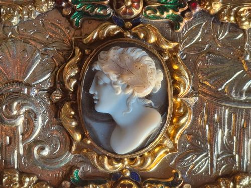 VERY FINE SILVER RENAISSANCE REVIVAL TABLE BOX WITH CAMEO GOLD AND ENAMEL APPLIQUES 1893 - ADDITIONAL PHOTO 3