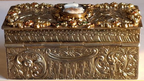 VERY FINE SILVER RENAISSANCE REVIVAL TABLE BOX WITH CAMEO GOLD AND ENAMEL APPLIQUES 1893 - ADDITIONAL PHOTO 4