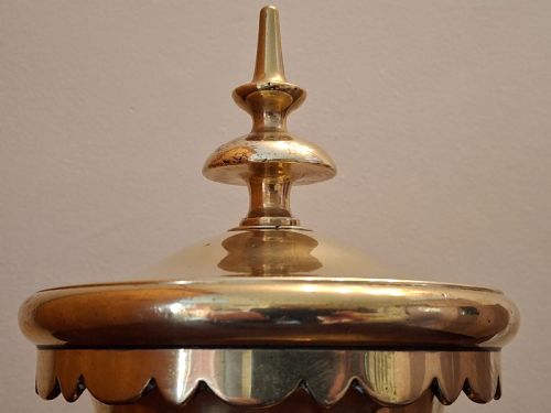 HEAVY ECCLESIASTICAL GOTHIC BRASS CHALICE CIBORIUM CIRCA 1900 - ADDITIONAL PHOTO 1