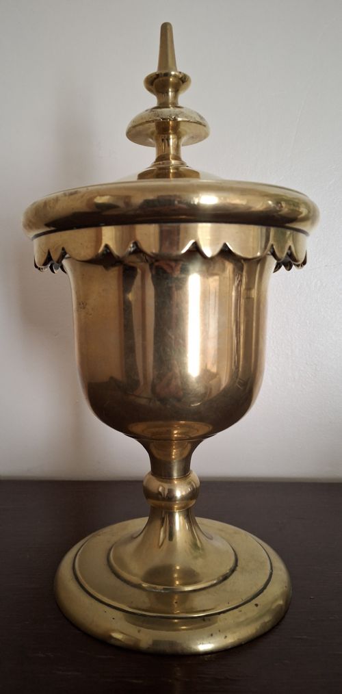 HEAVY ECCLESIASTICAL GOTHIC BRASS CHALICE CIBORIUM CIRCA 1900 - ADDITIONAL PHOTO 5