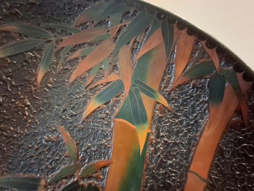 LARGE JAPANESE TOTAI SHIPPO CHARGER CLOISONNE TREE BARK WITH BAMBOO CIRCA 1890 SIGNED - ADDITIONAL PHOTO 1