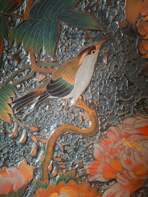 LARGE JAPANESE TOTAI SHIPPO CHARGER CLOISONNE TREE BARK WITH BIRDS AND FLOWERS CIRCA 1890 SIGNED - ADDITIONAL PHOTO 8