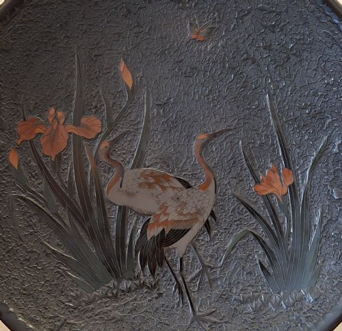 LARGE JAPANESE TOTAI SHIPPO CHARGER CLOISONNE TREE BARK WITH CRANES CIRCA 1890 SIGNED - ADDITIONAL PHOTO 3